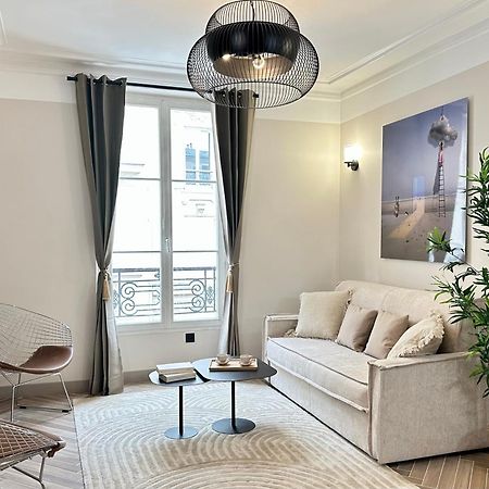 Charming Apartment With Eiffel Tower View Paris Exterior photo