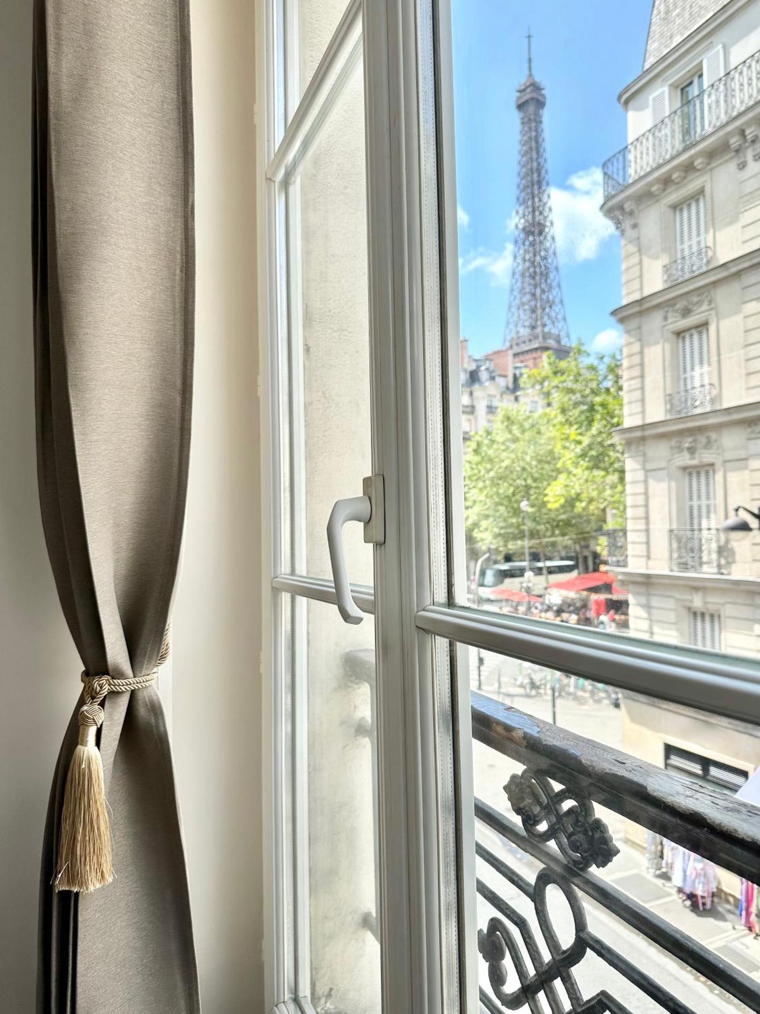 Charming Apartment With Eiffel Tower View Paris Exterior photo