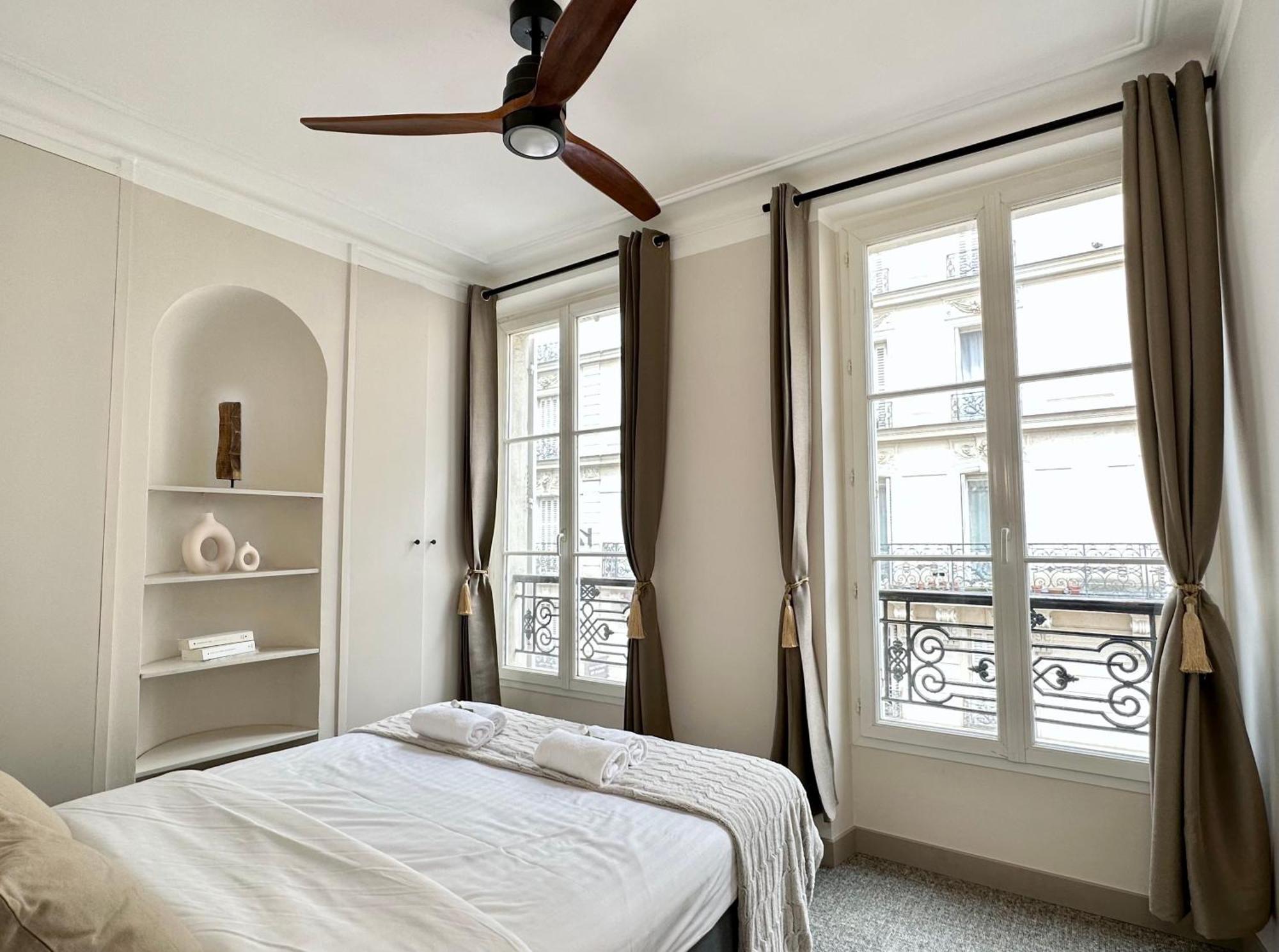 Charming Apartment With Eiffel Tower View Paris Exterior photo