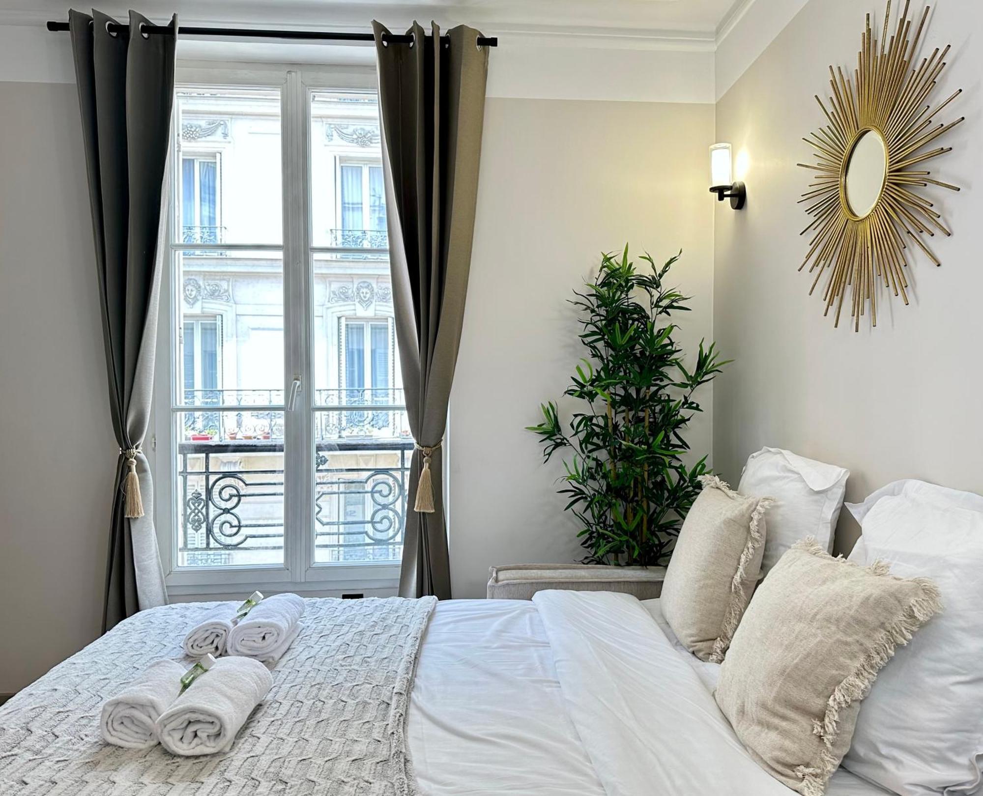 Charming Apartment With Eiffel Tower View Paris Exterior photo