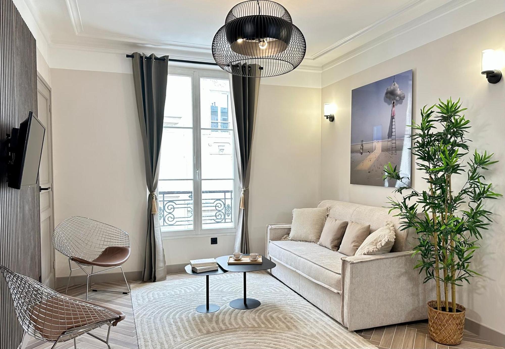 Charming Apartment With Eiffel Tower View Paris Exterior photo