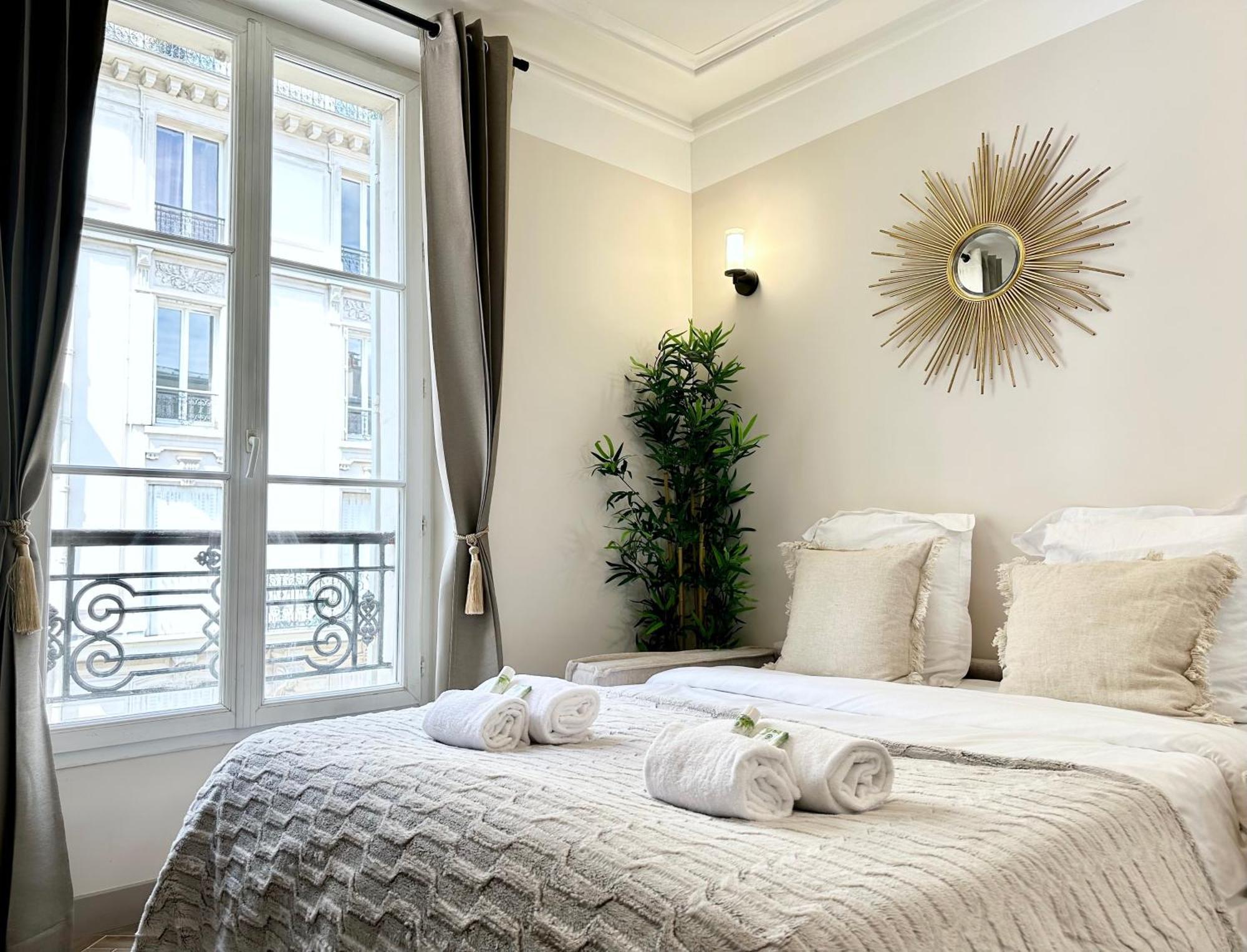 Charming Apartment With Eiffel Tower View Paris Exterior photo