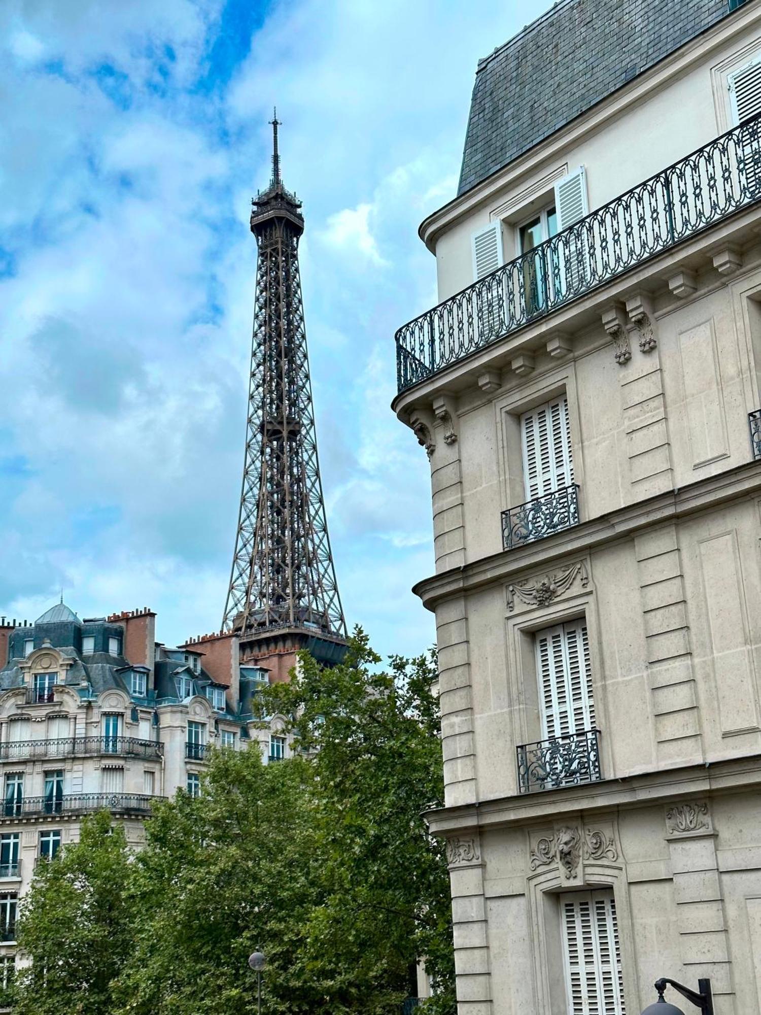 Charming Apartment With Eiffel Tower View Paris Exterior photo